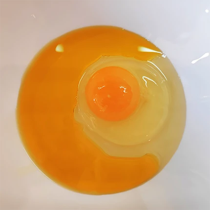 одно яйцо и оливковое масло