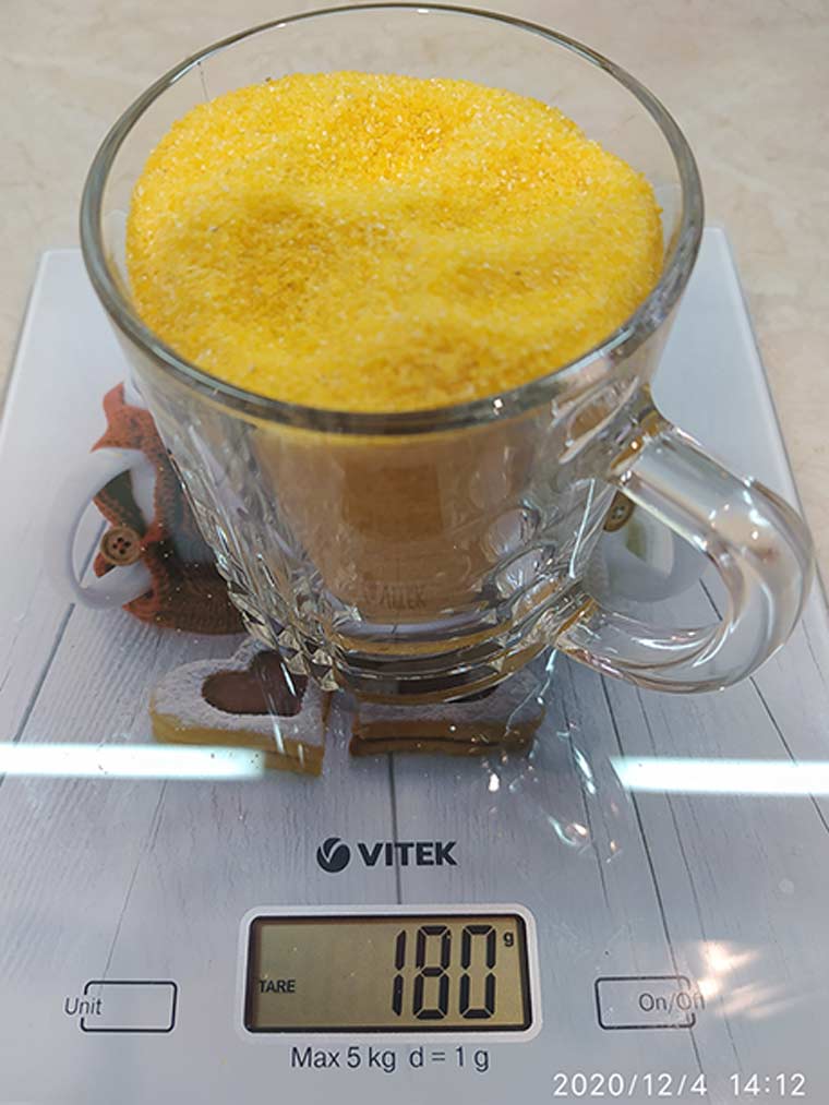 1 стакан кукурузной крупы - 180 грамм